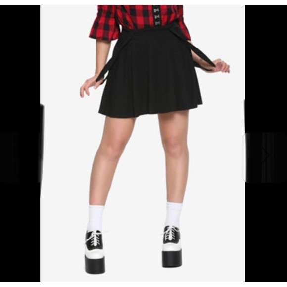 Hot Topic, black jersey circle skirt w/adjustable suspenders - junior size SM - Picture 4 of 16